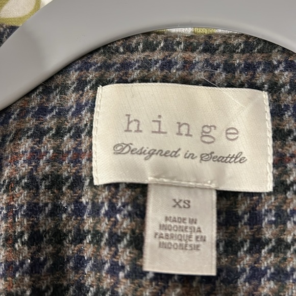 Hinge from Seattle blazer houndstooth pattern. - Picture 2 of 5